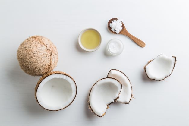7 Benefits of Coconut Oil on Skin